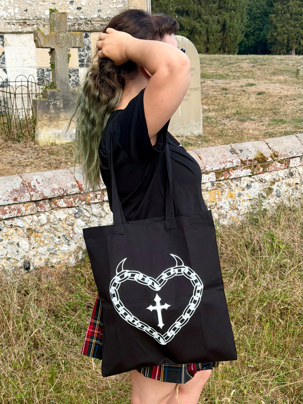 Chain Heart Black Tote Bag
