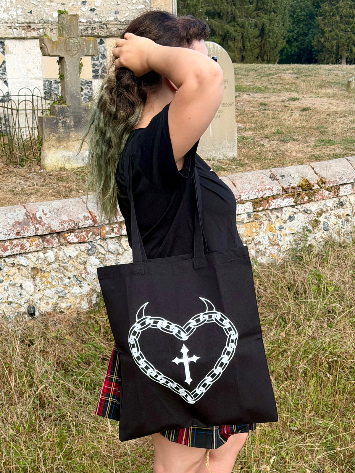 Chain Heart Black Tote Bag