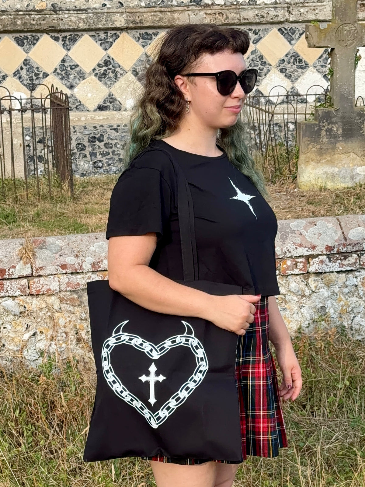 Chain Heart Black Tote Bag