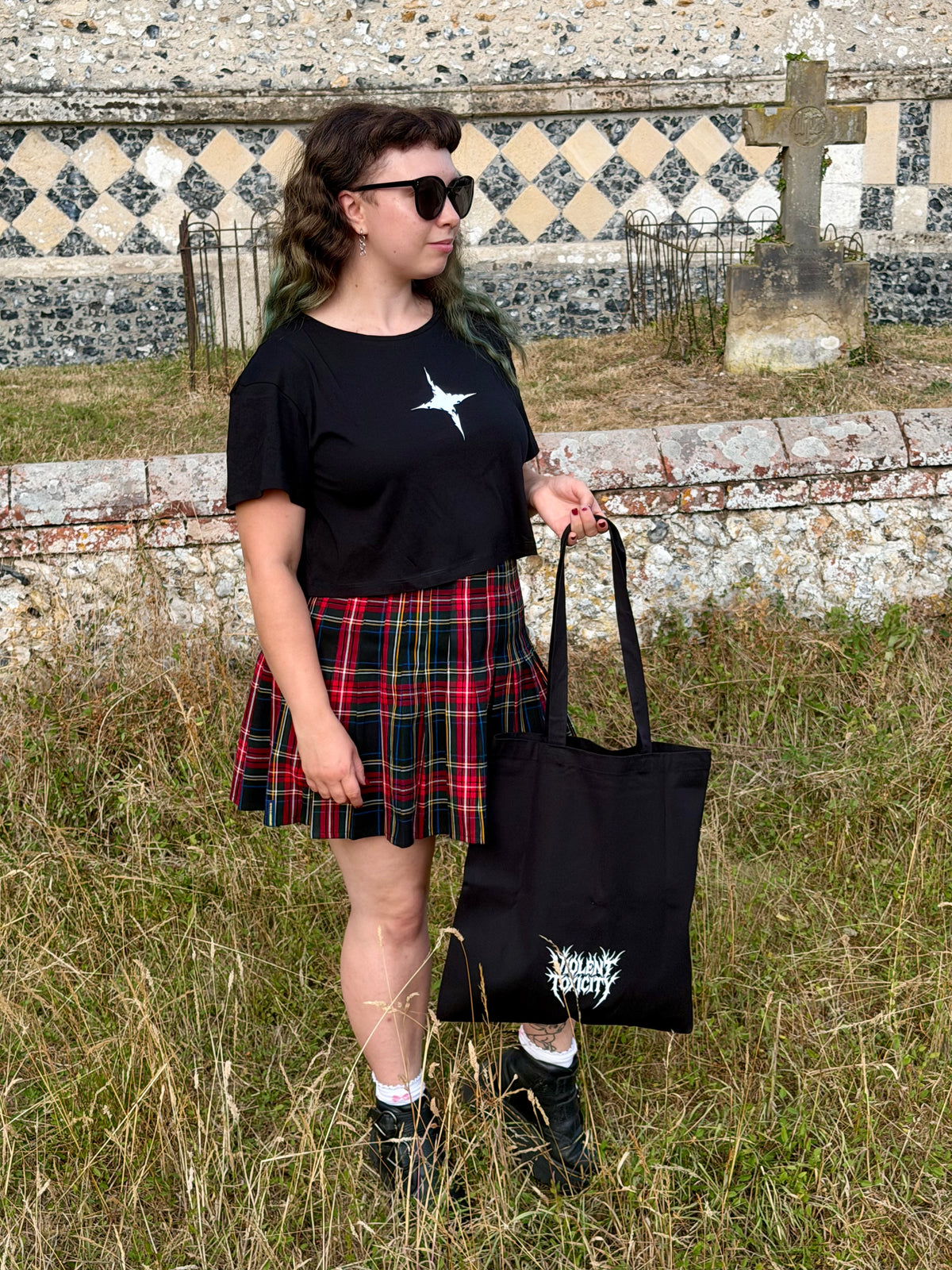 Chain Heart Black Tote Bag