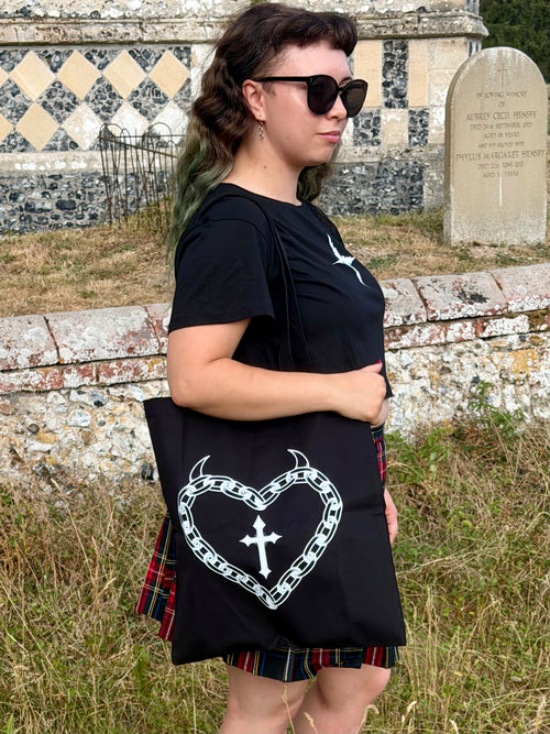 Chain Heart Black Tote Bag