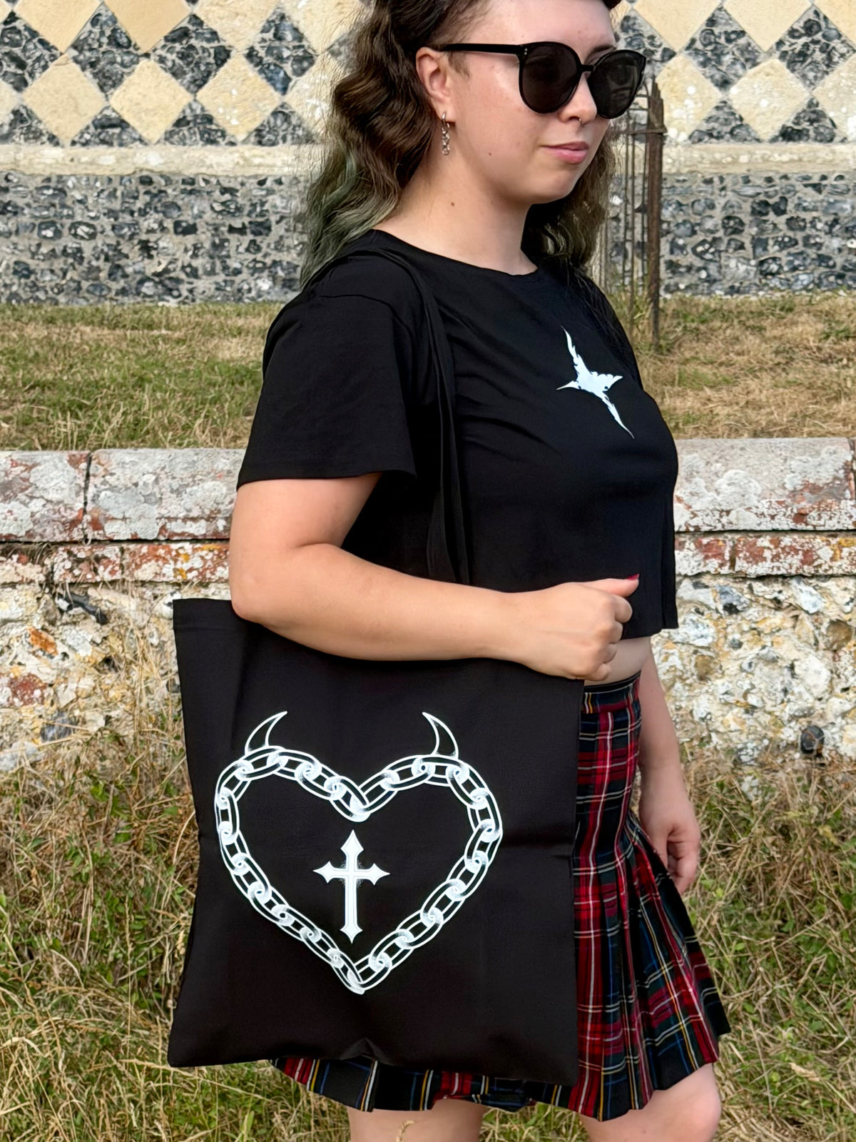 Chain Heart Black Tote Bag